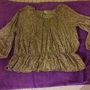 Long sleeve top 🌻$7